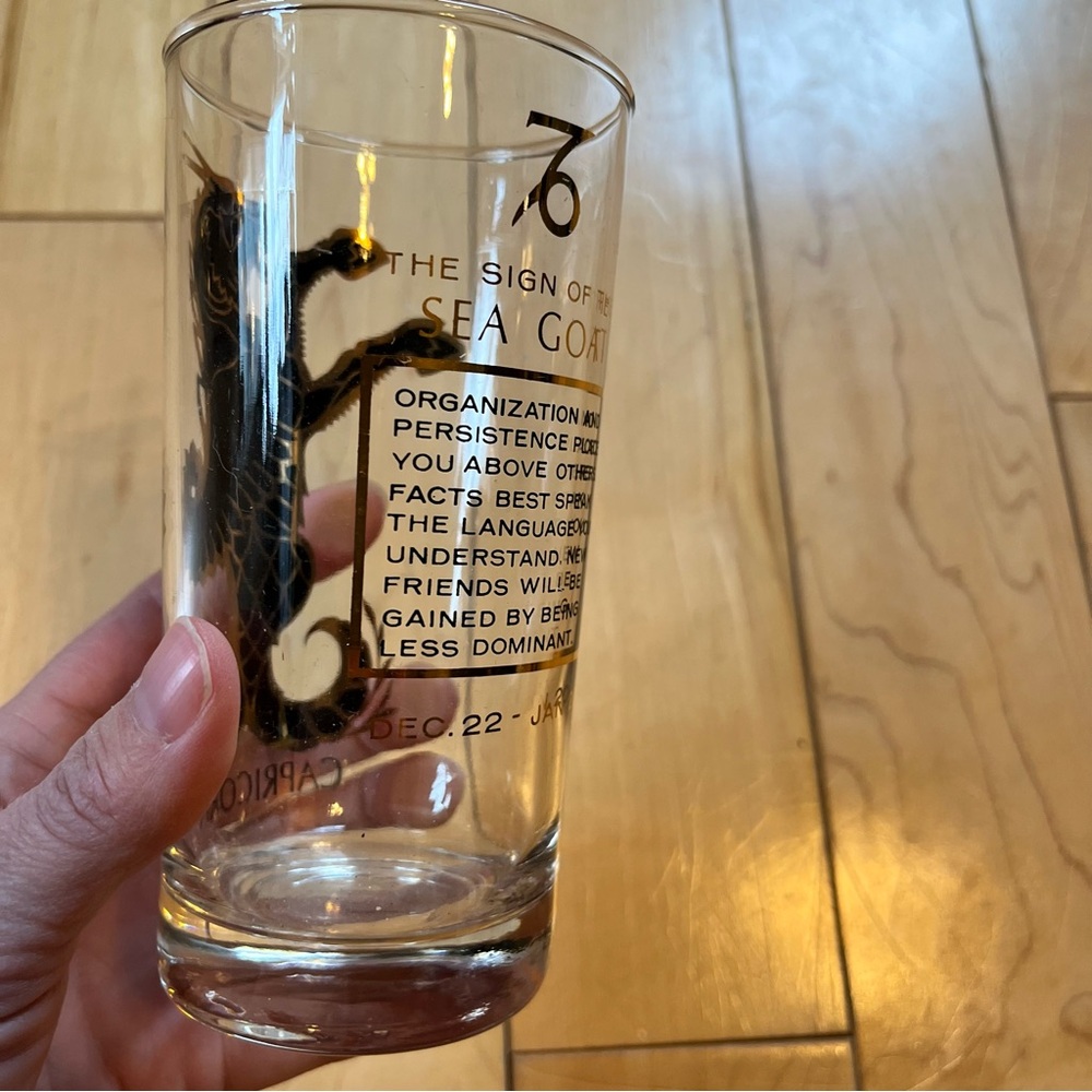 Vintage Capricorn Zodiac Glass with Gold Design 12 ounces - Picture 3 of 4